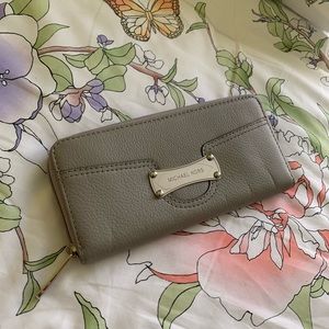 Michale Kors wallet